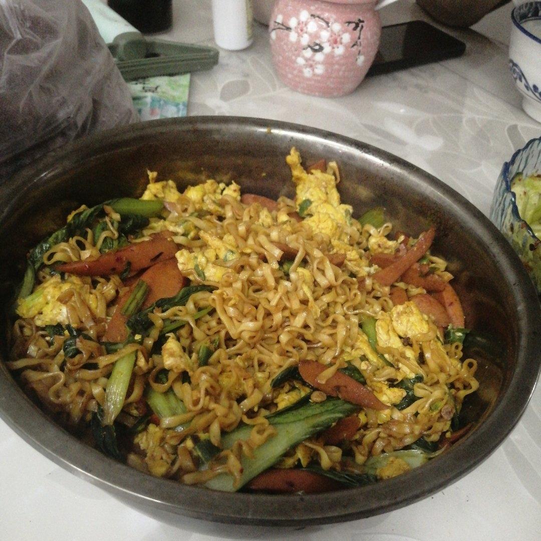 路边摊风味炒方便面