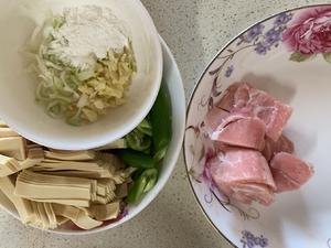家常版，尖椒干豆腐。的做法 步骤1