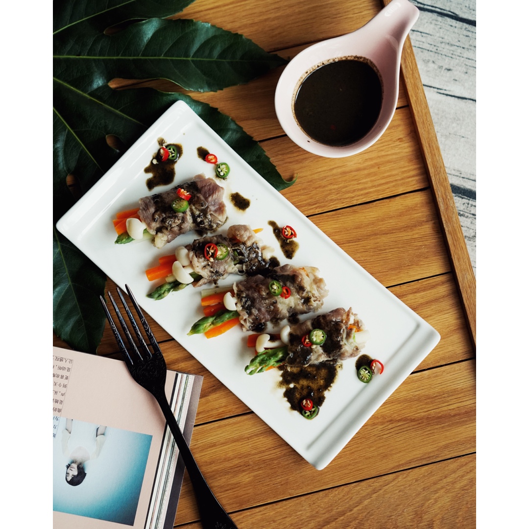 麻酱肥牛蔬菜卷