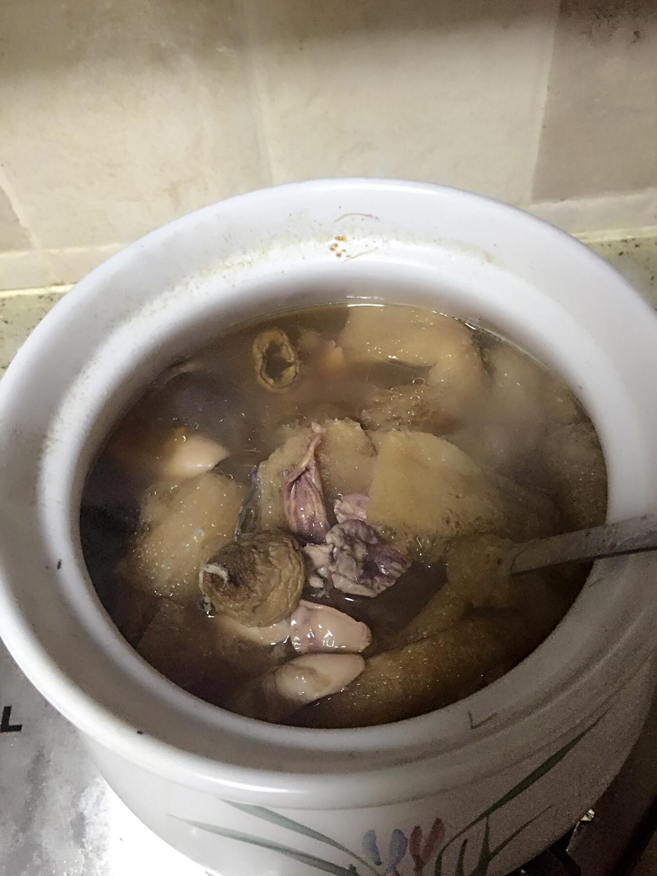 竹荪菌菇墨鱼鸡汤（鲜香美味且大补）的做法 步骤5