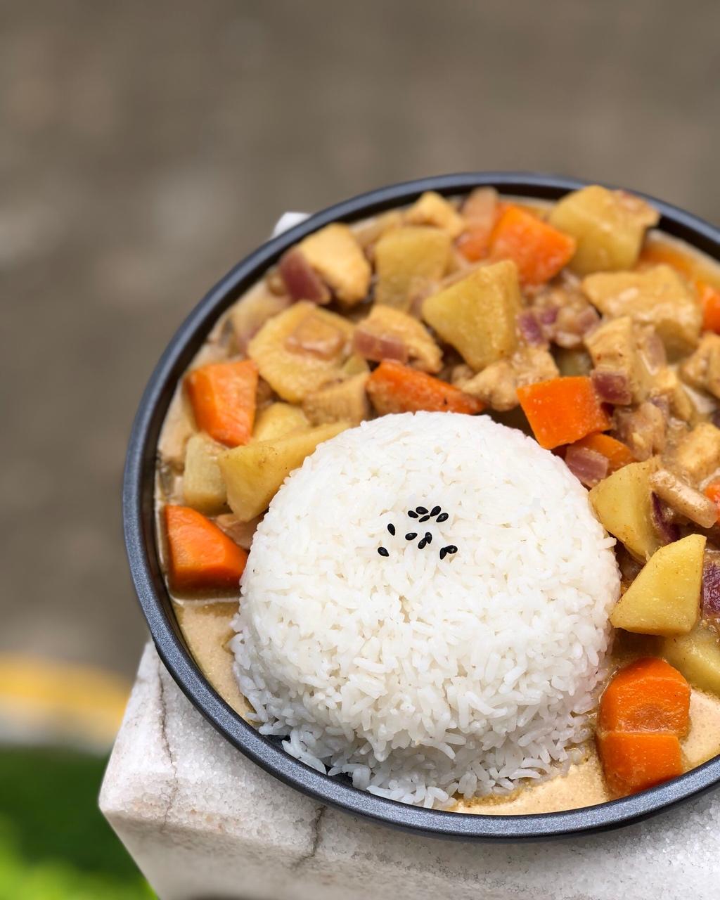 土豆咖喱鸡肉饭