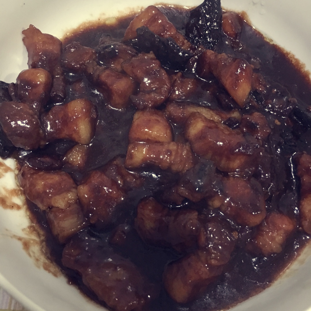 吃着碗里望着锅里的红烧肉