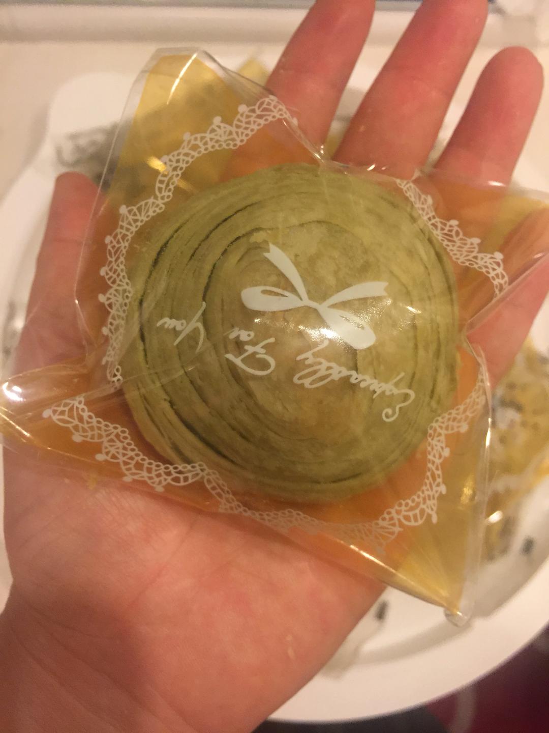 抹茶麻薯蛋黄酥的做法