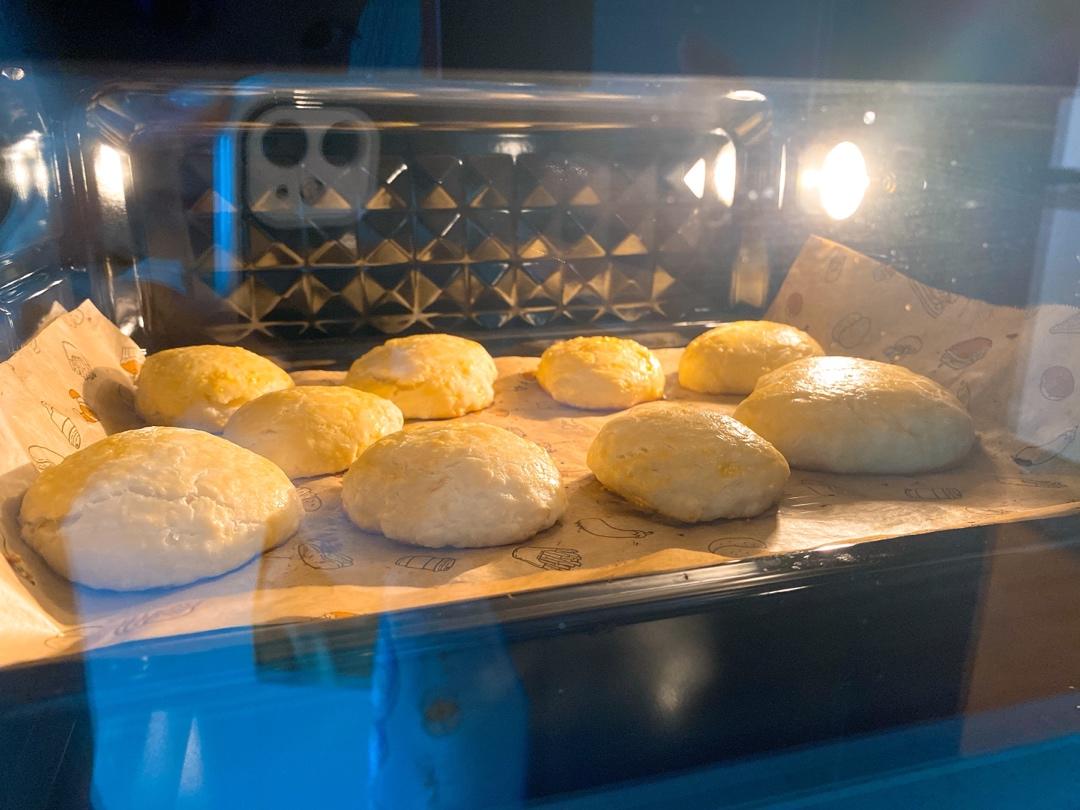 【视频】3分钟 奶油司康Scone(可能是世界上最快手的司康) 消耗淡奶油～