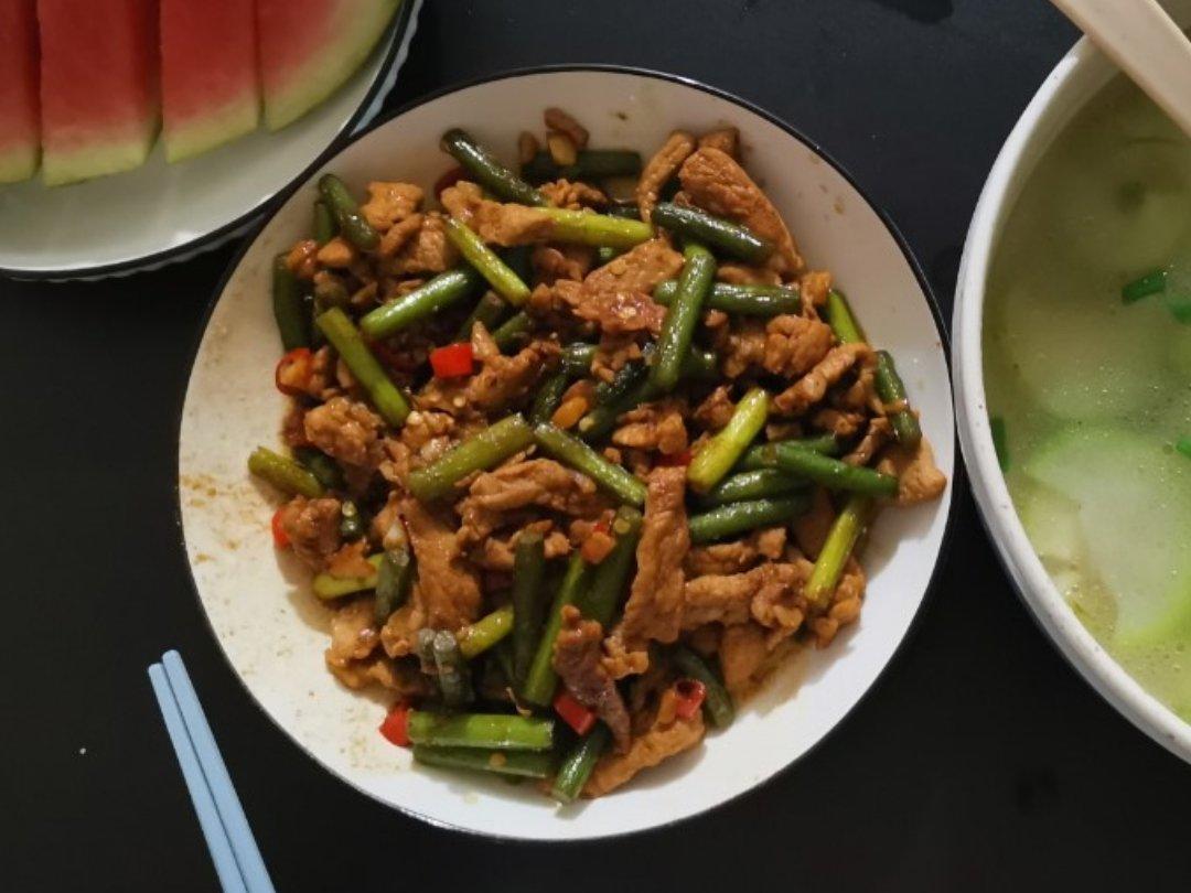 简单易做的下饭菜－蒜苔炒肉