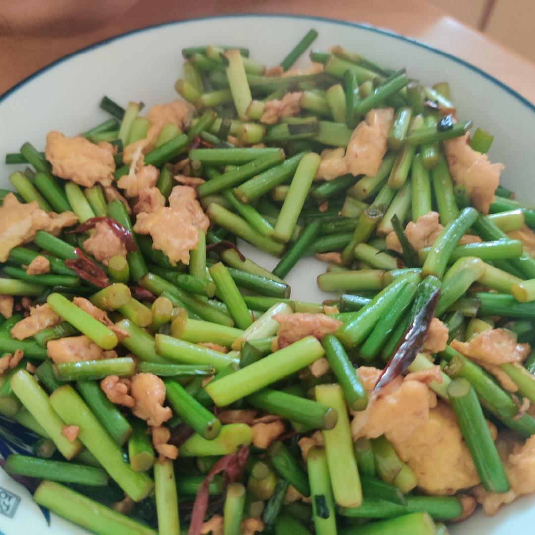 两分钟做好蒜苔炒鸡蛋