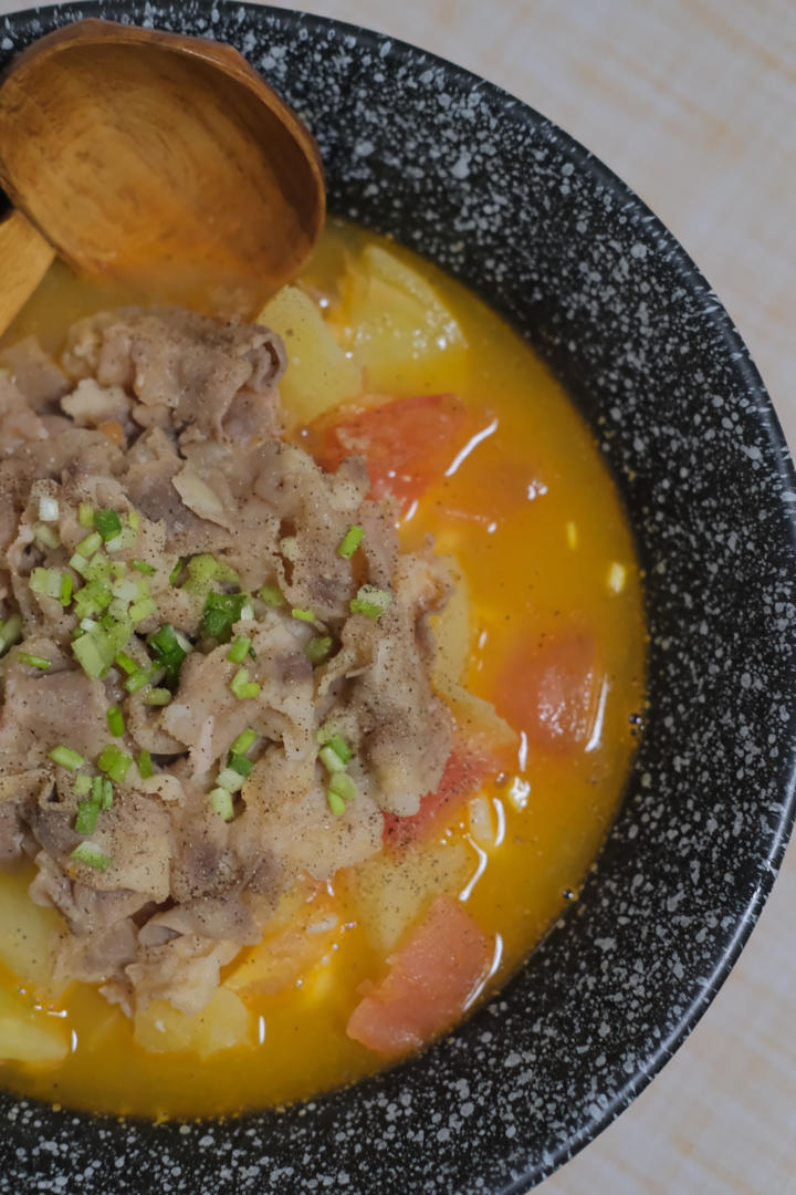 汤汁浓郁，番茄土豆肥牛锅