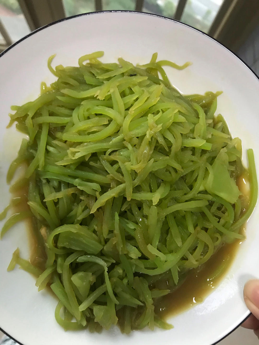 10分钟搞定的快手凉拌菜，清脆爽口的凉拌莴笋丝