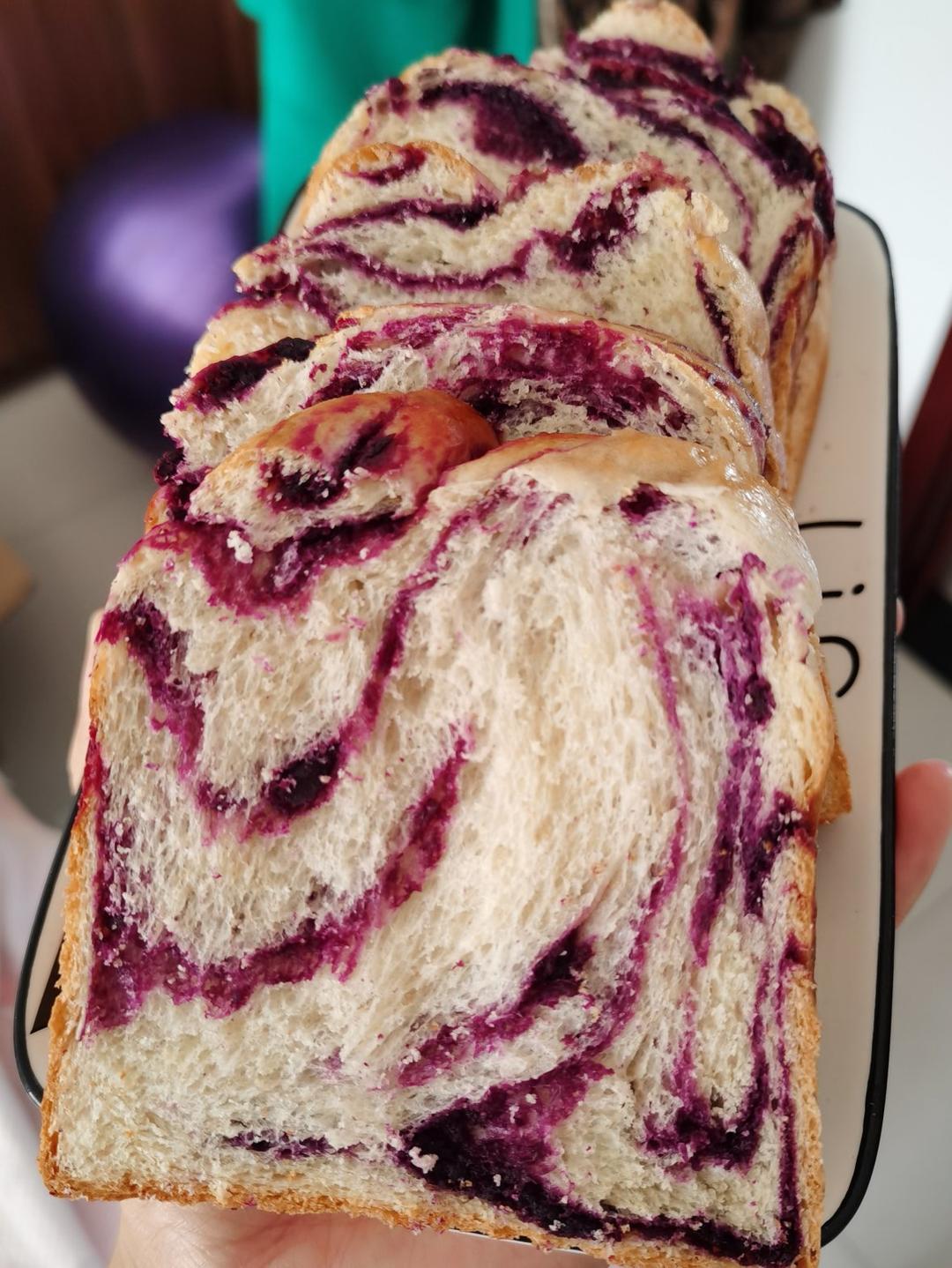 锴宝麻咪做的高颜值紫薯吐司
