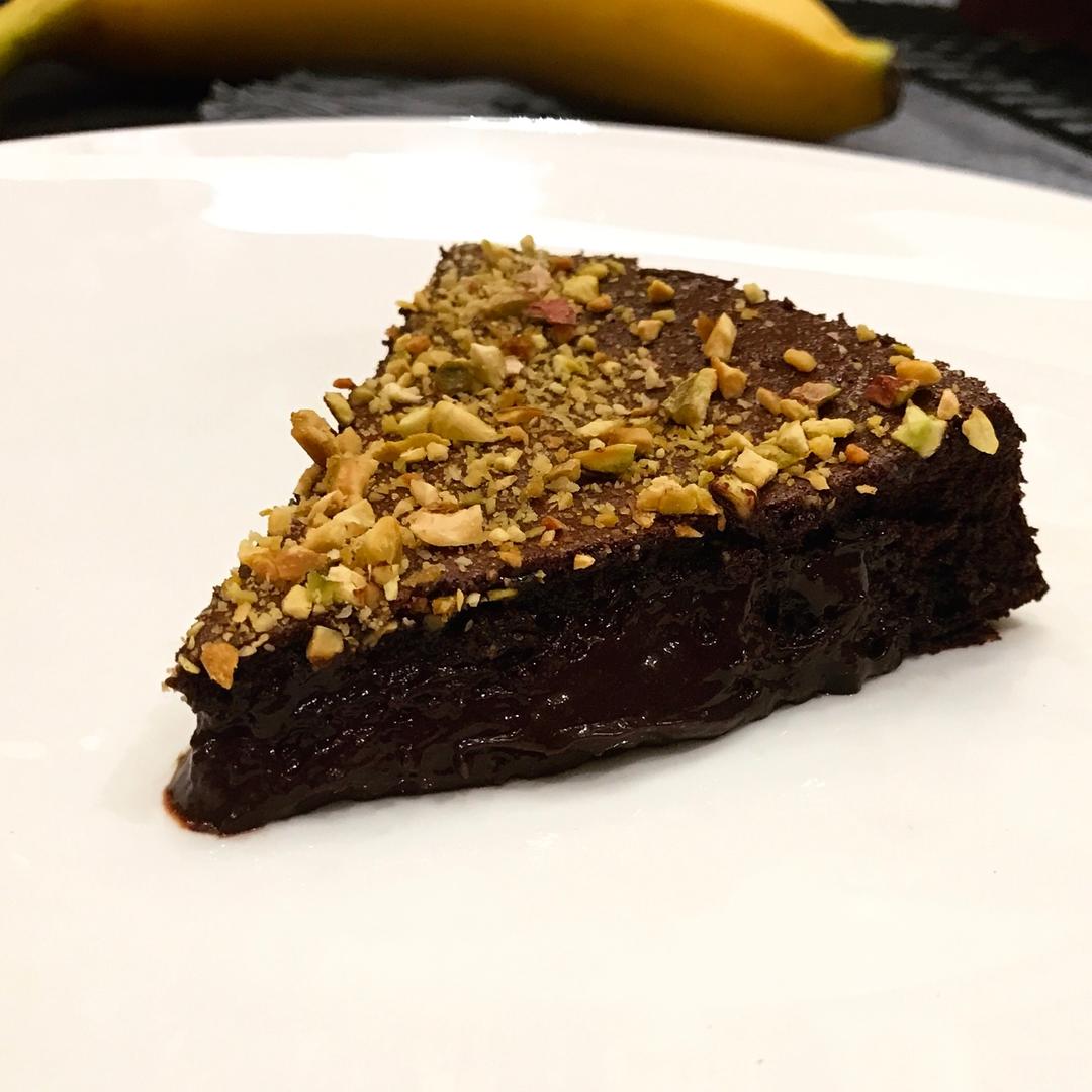 落叶古典巧克力蛋糕——好吃到让人尖叫（附巧克力叶子的做法）