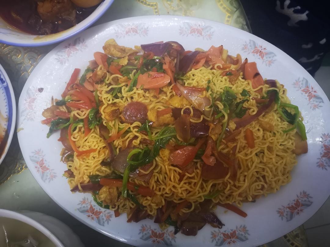 路边摊风味炒方便面