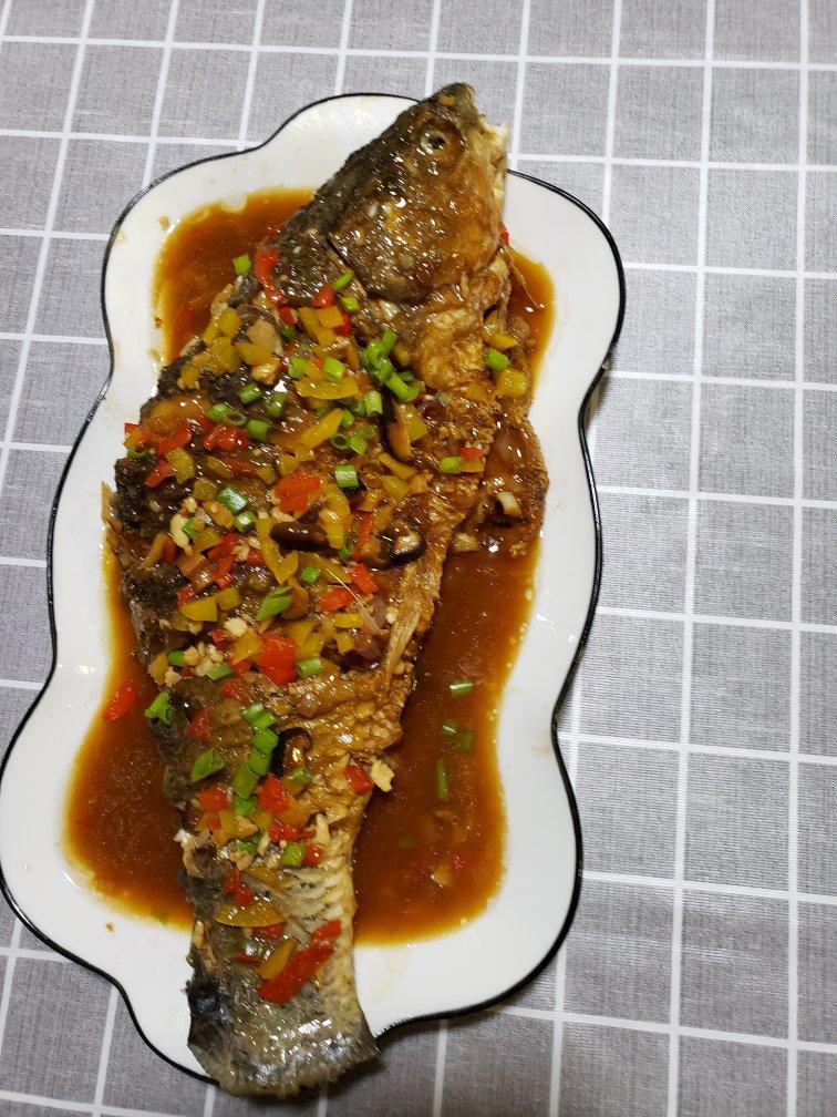 悦纳自己悦悦妈做的家常红烧鱼