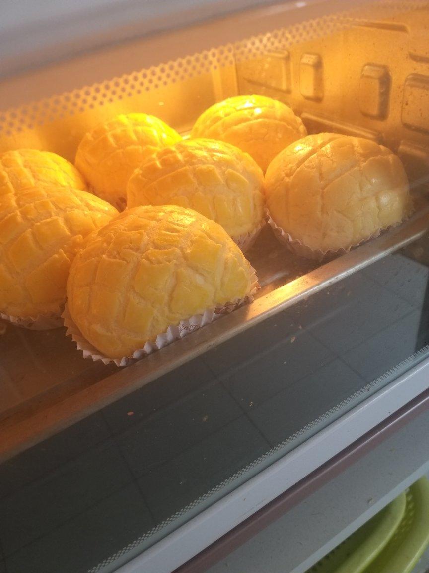 好吃到炸裂的港式菠萝包（附带制作酥皮的小视频）