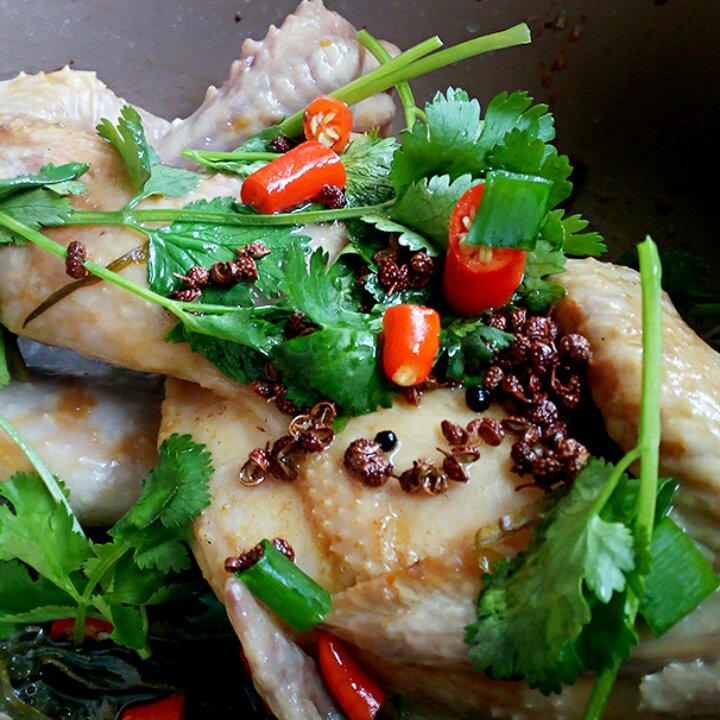 无水葱油童子鸡一一转自微博菜谱（Le Creuset铸铁炖锅）