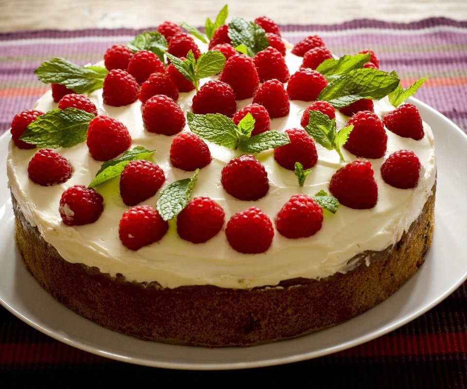 草莓果粒冻芝士蛋糕