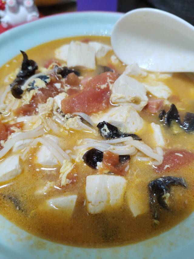 番茄金针菇豆腐木耳鸡蛋汤（减脂饱腹感强）