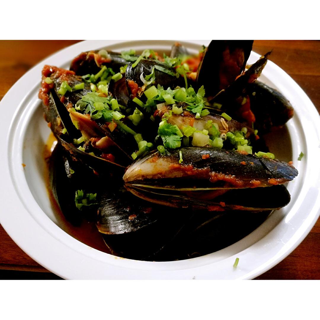 辣炒海虹 西澳厨神做的辣炒海虹赞 海虹,大葱,姜,蒜,辣椒酱,白酒,盐