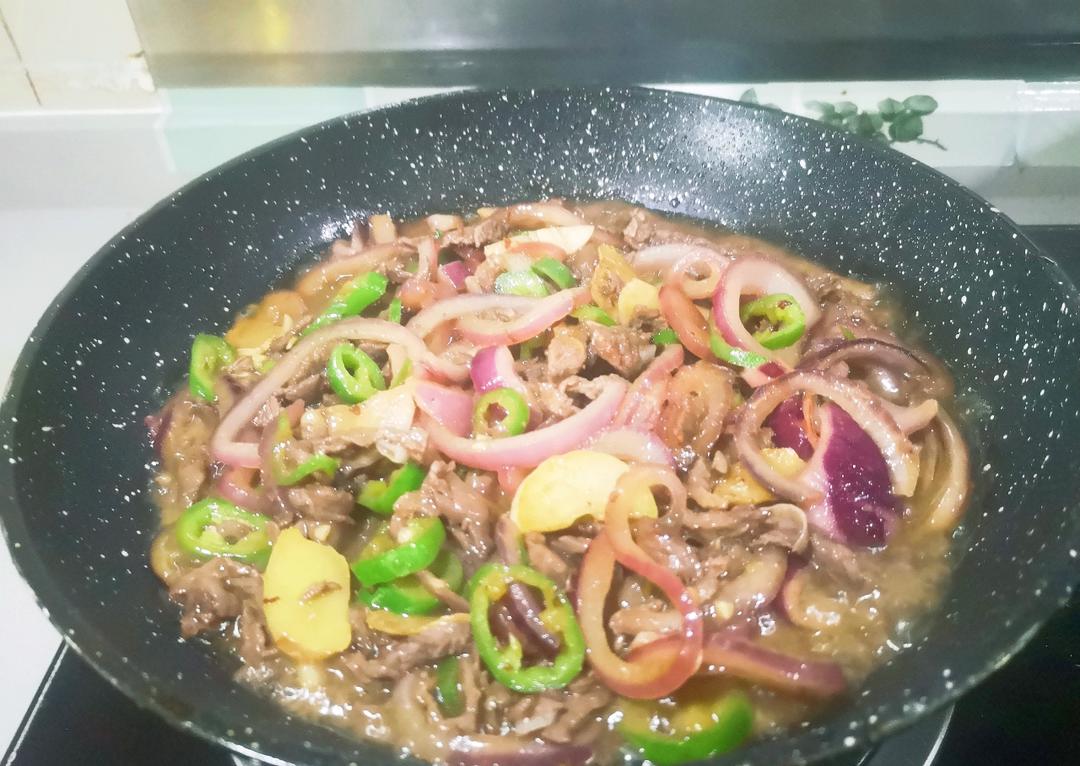 铁板蚝油牛肉