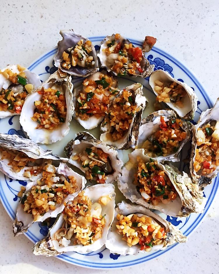 玉ル灬做的乳山生蚝清蒸蒜蓉