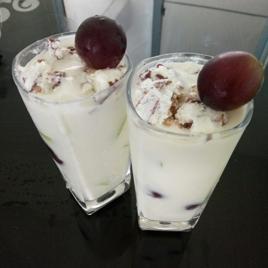 午后酸奶水果冰激凌