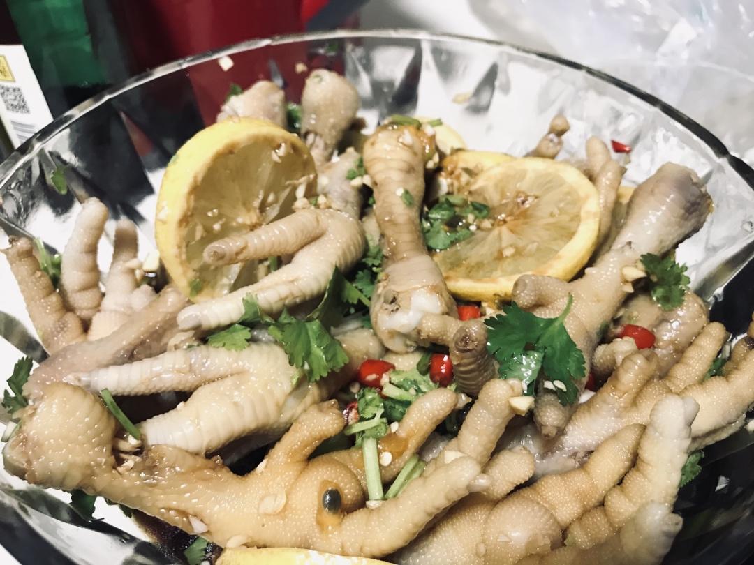 【酸辣无骨凤爪】