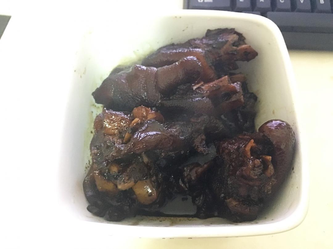 美味的家常菜：红烧猪蹄