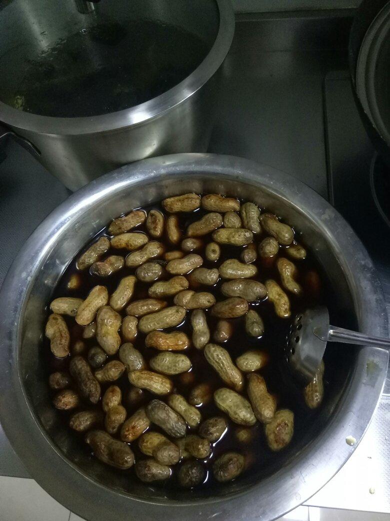 五香的水煮花生壳