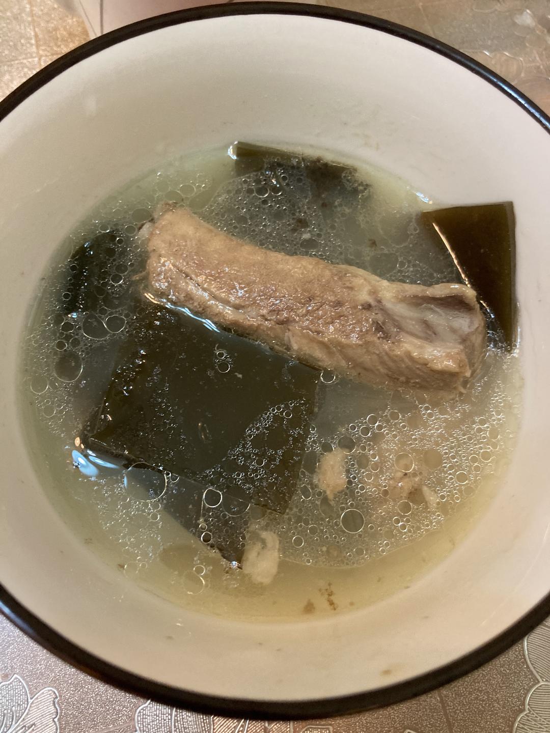 家常海带排骨汤