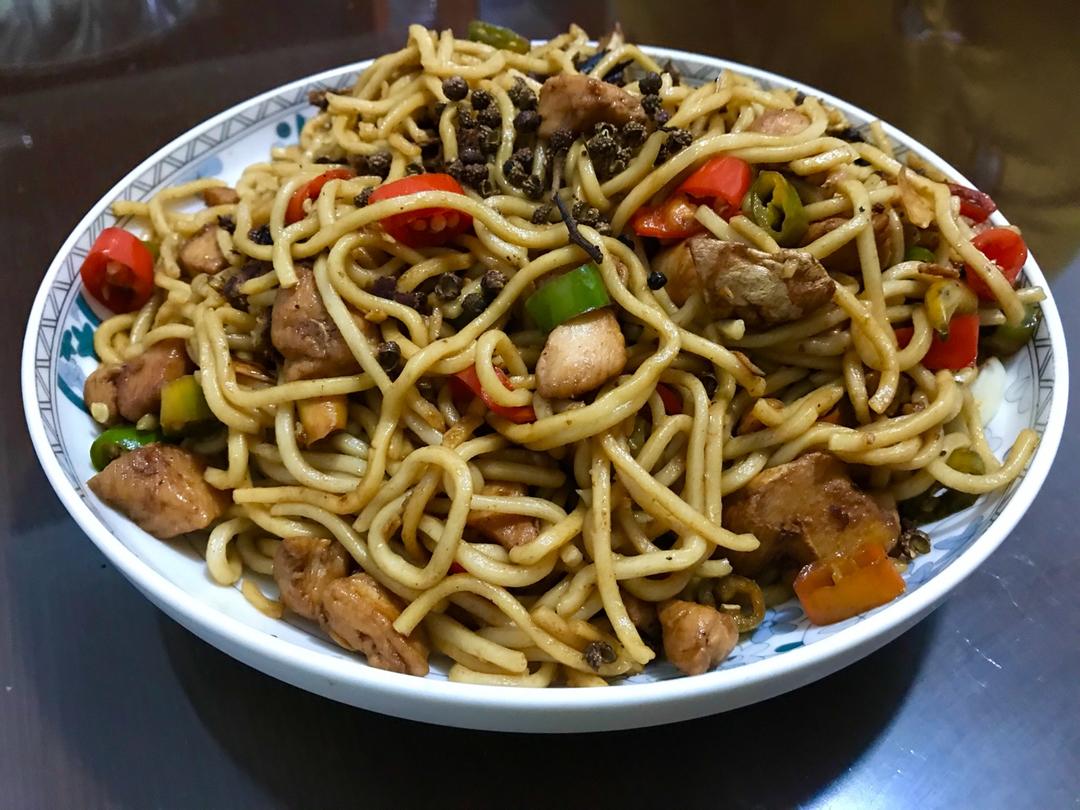 【超过瘾】双椒鸡捞面