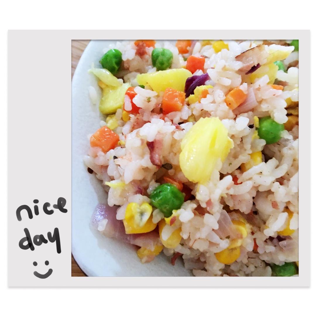 虾仁菠萝炒饭