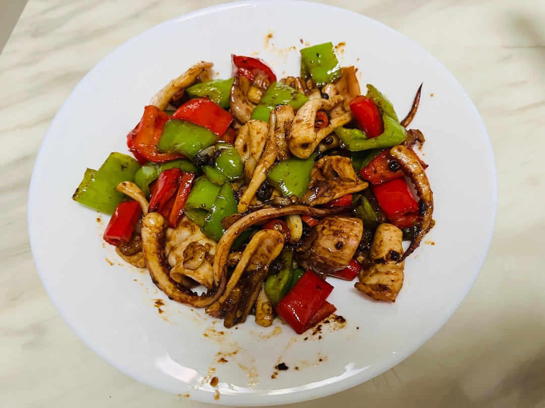 爆炒鱿鱼须，加上这一步，可以与铁板鱿鱼媲美