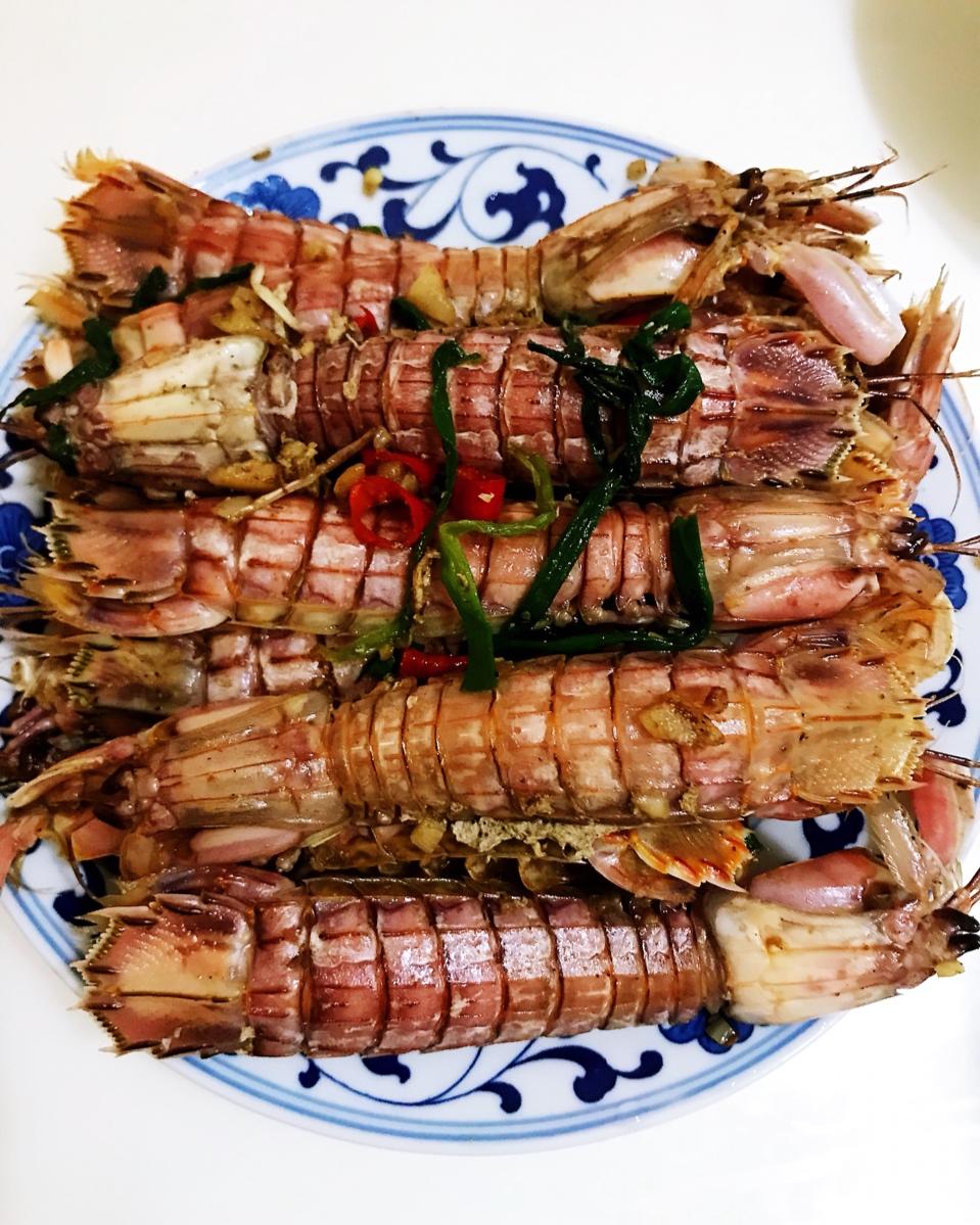 无油炸版的椒盐皮皮虾和巧拨虾壳的方法