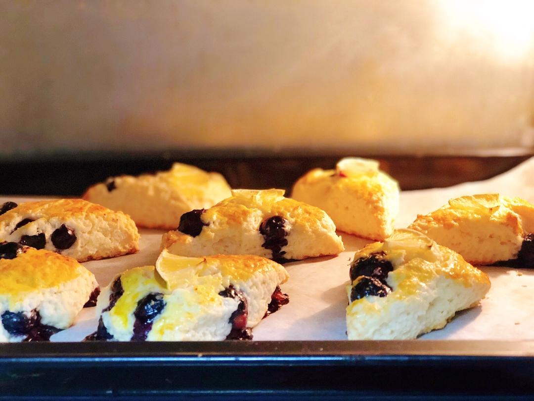 爆浆蓝莓司康Blueberry Explosion Scone