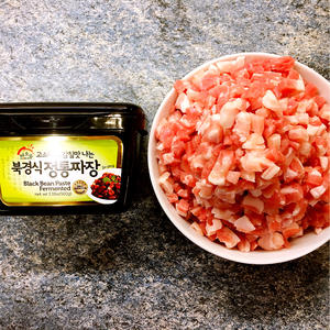 琳子妈妈的厨房之韩餐篇--韩国炸酱面的做法 步骤2