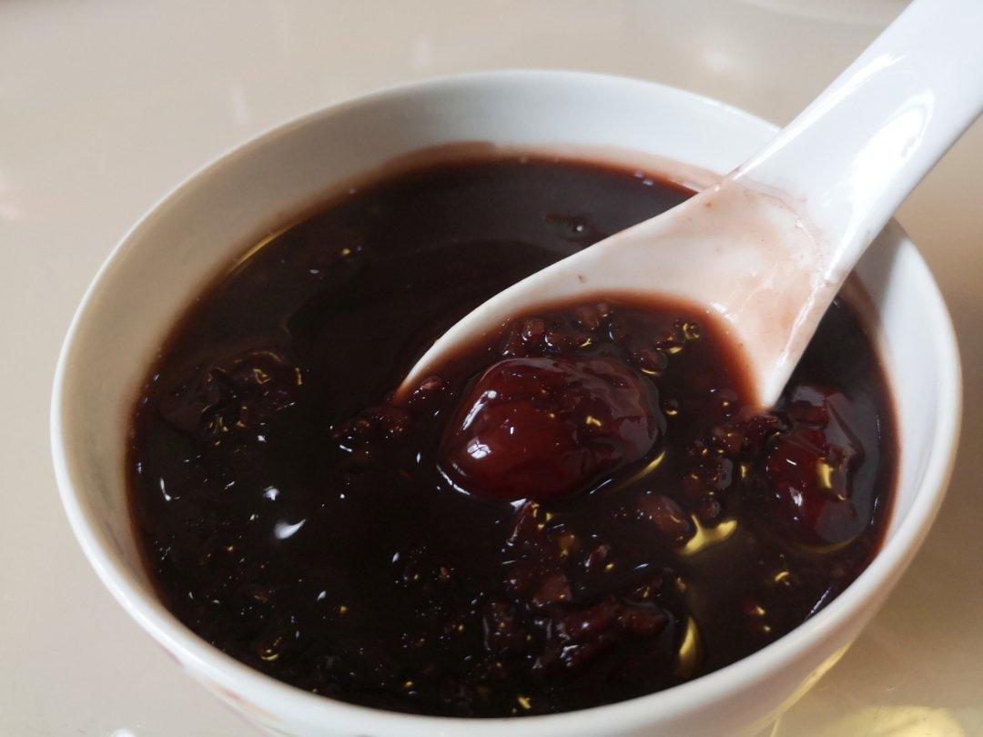 黑糯米红枣红糖补血养胃甜粥