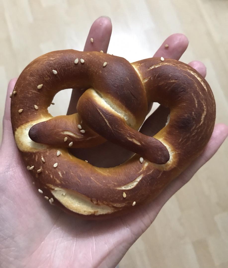 🥨黑麦碱水包Brezel🥨（小苏打版）