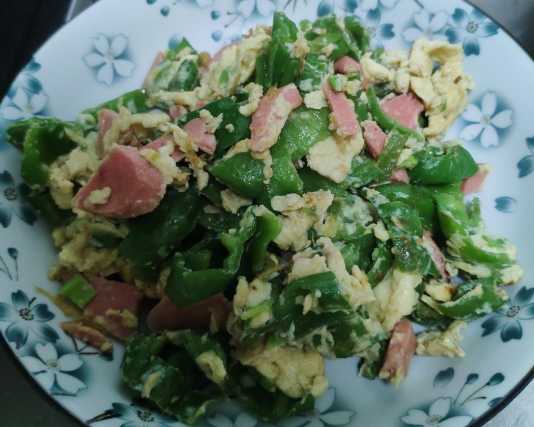 青椒火腿炒蛋的做法