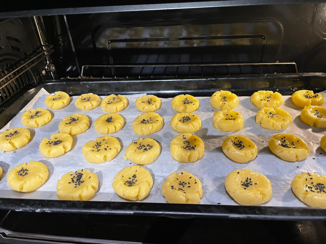 轻轻一按就碎掉的原味桃酥（不输猪油版）