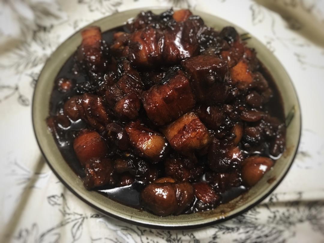 吃着碗里望着锅里的红烧肉