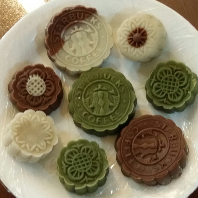 彩色冰皮月饼