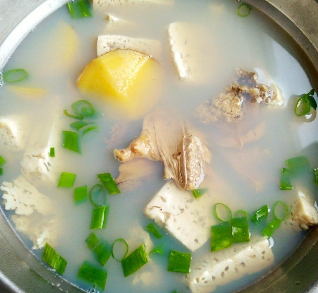 河蚌豆腐汤