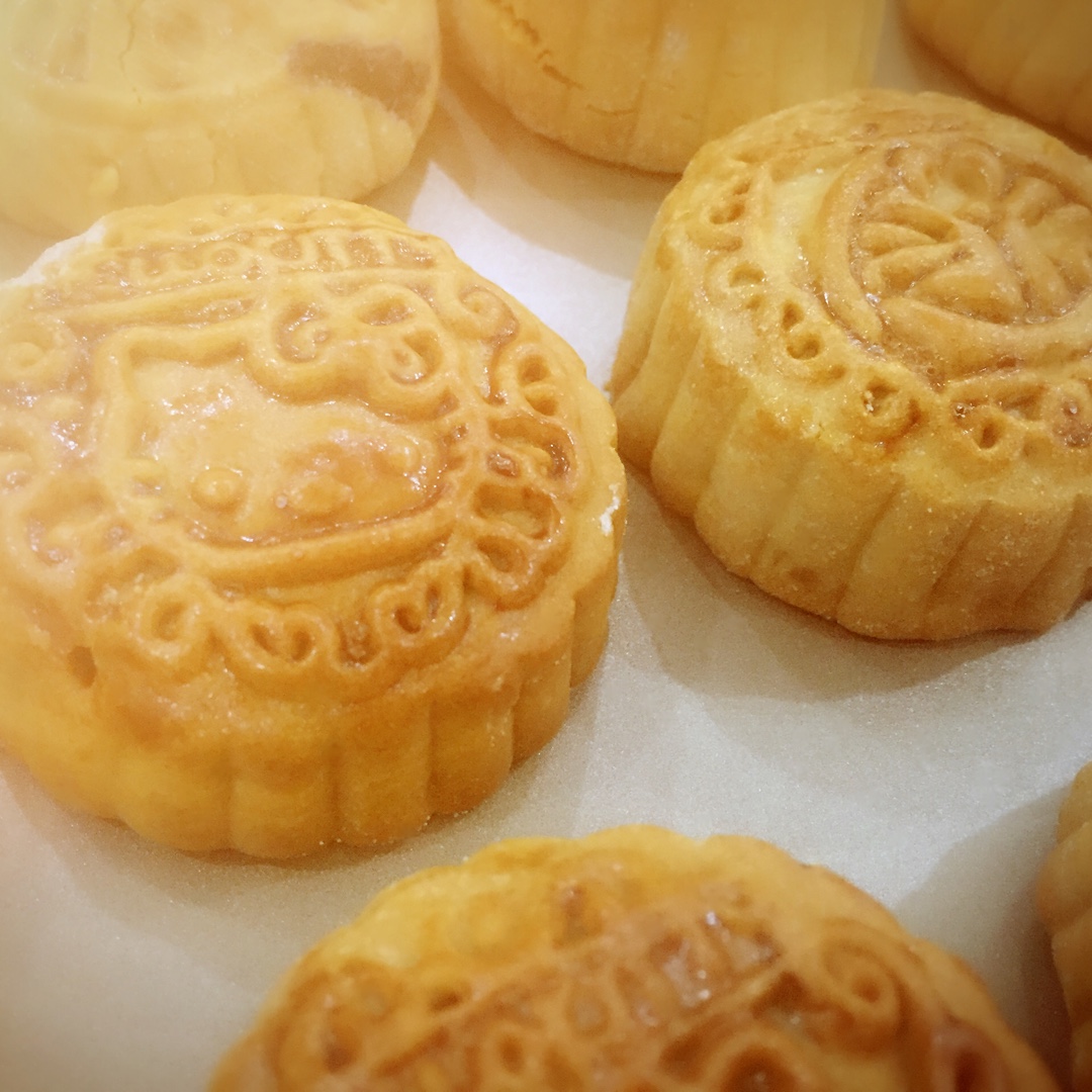 广式月饼—蛋黄莲蓉月饼