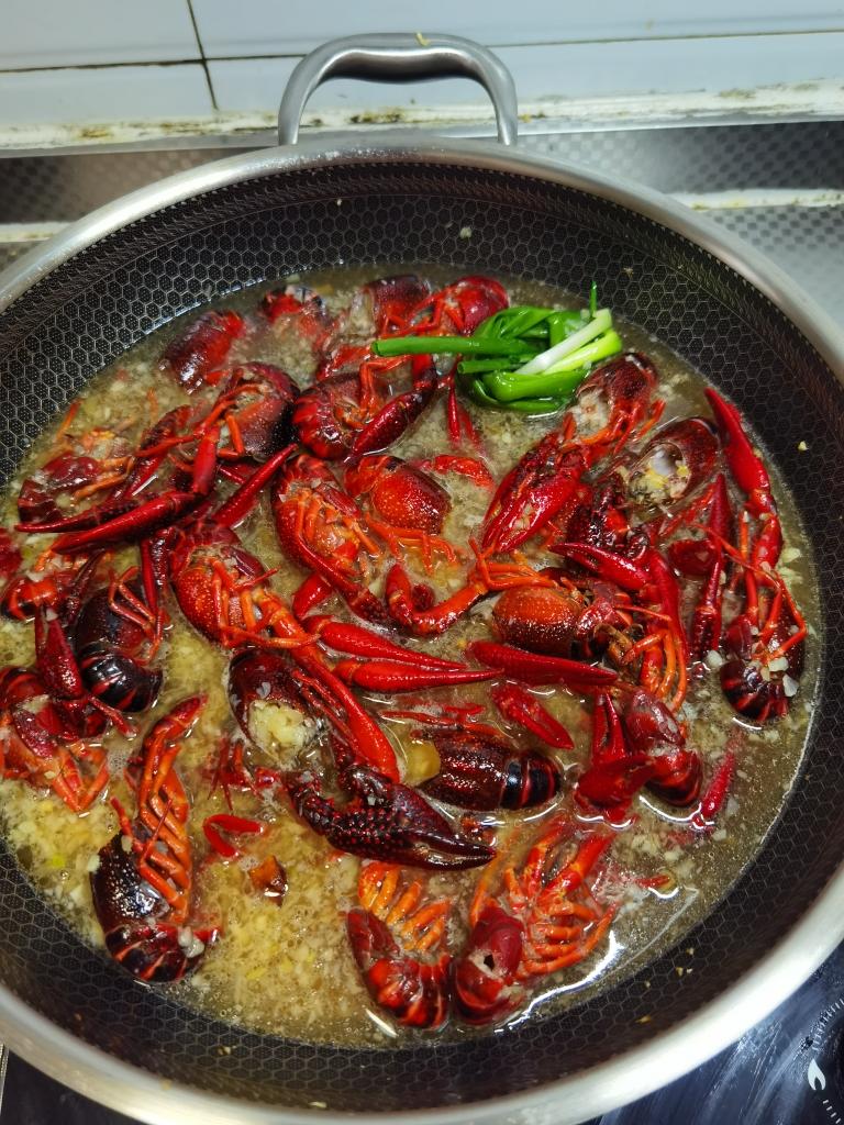 蒜蓉小龙虾秒杀大排档