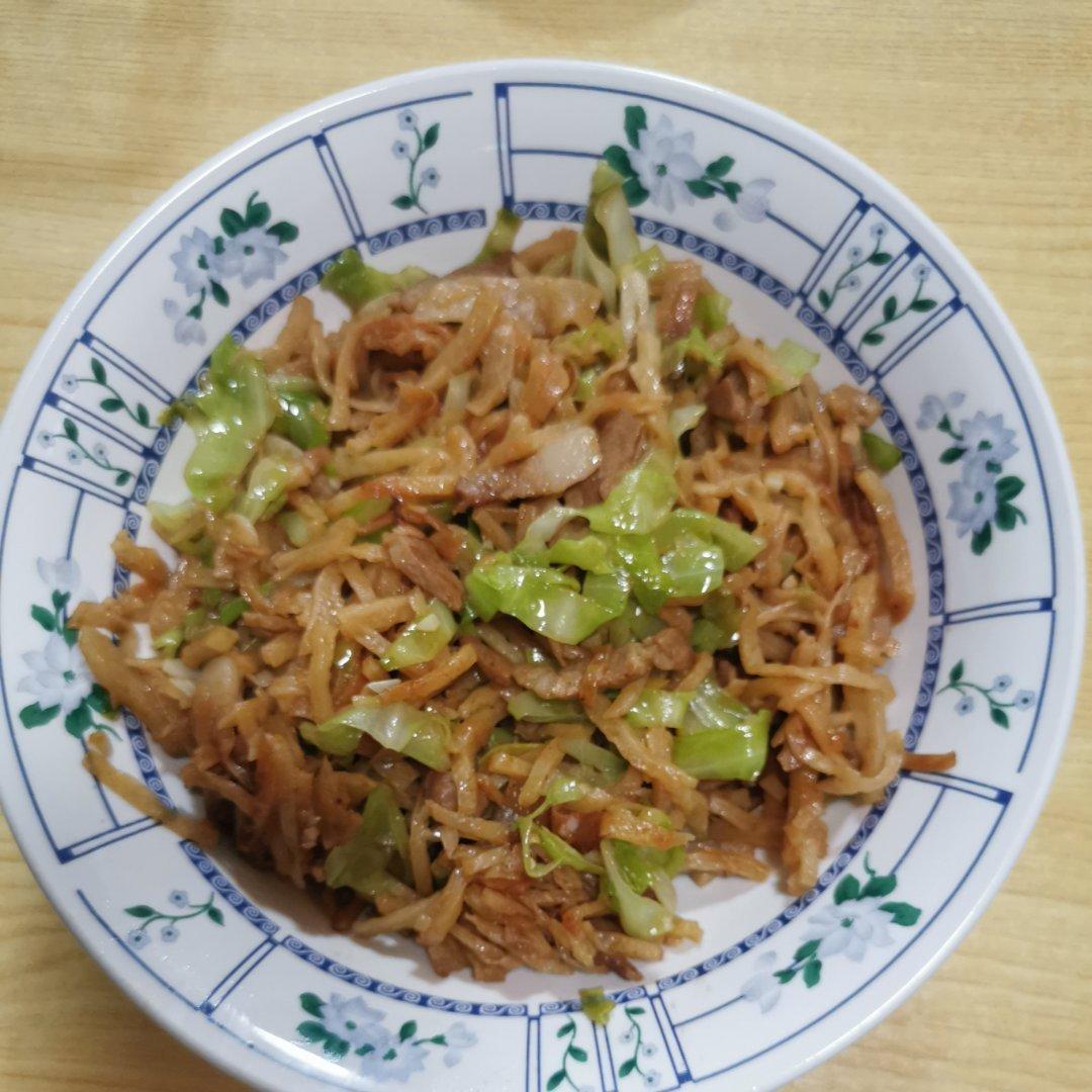 圆白菜肉炒饼