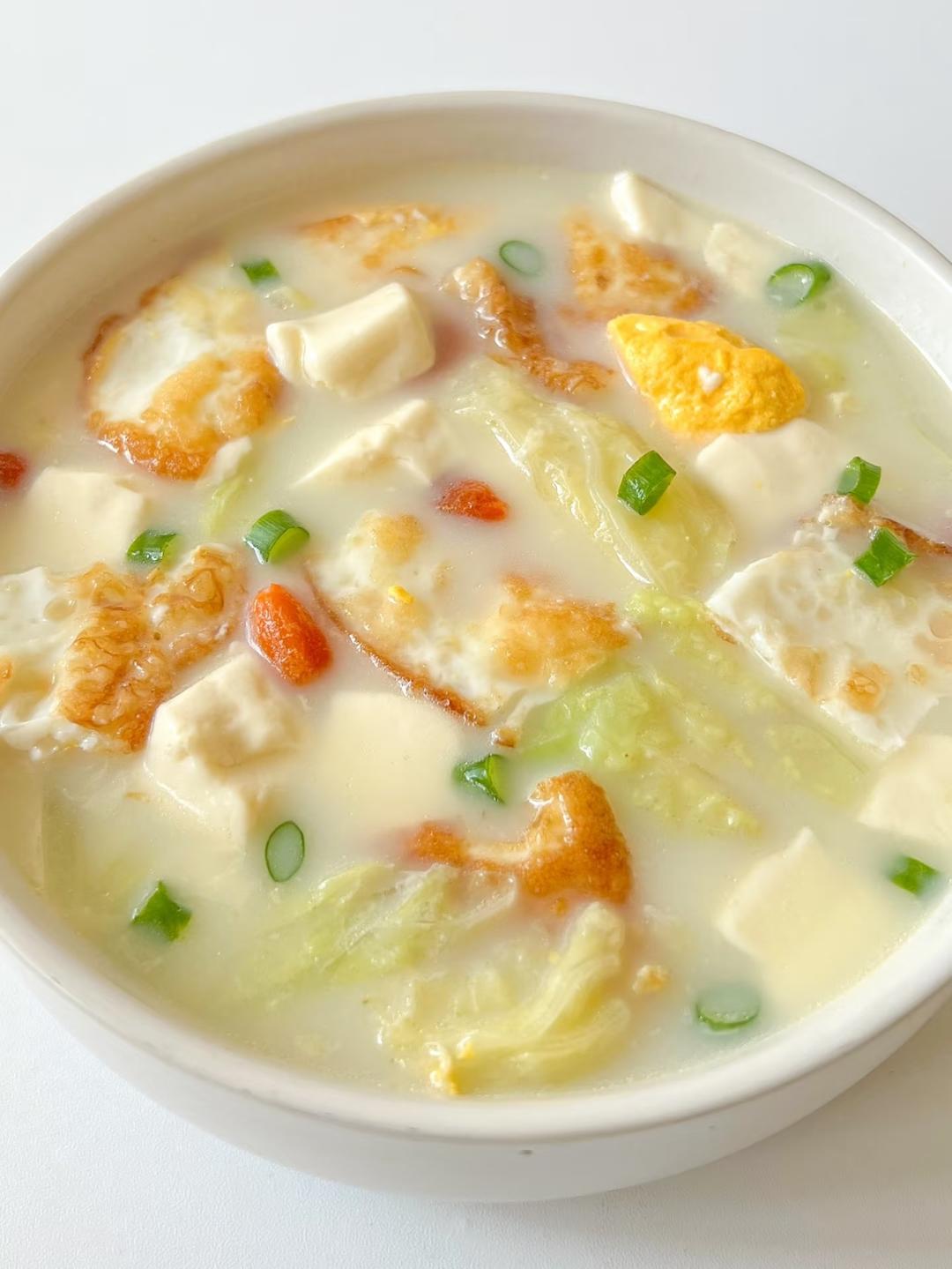 白菜煎蛋豆腐汤