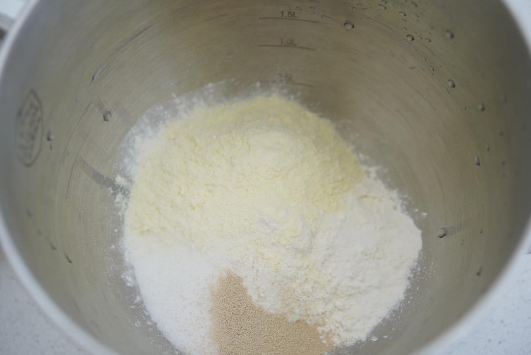 纯奶手撕吐司的做法 步骤1