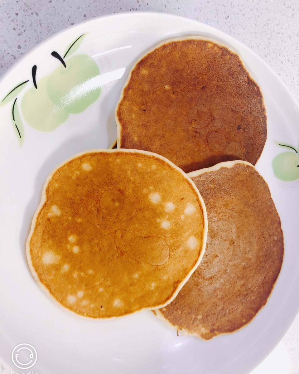 【减脂早餐】无油香蕉松饼（超简单）