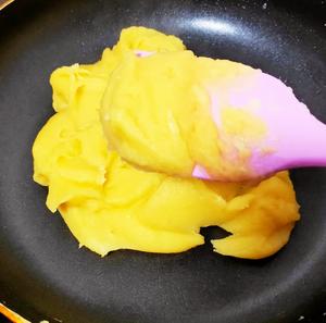 咸蛋黄流心绿豆糕的做法 步骤15