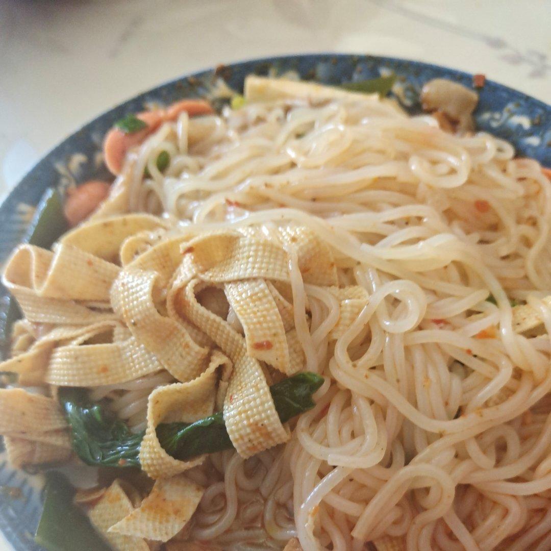 秒杀路边摊—麻辣红油米线