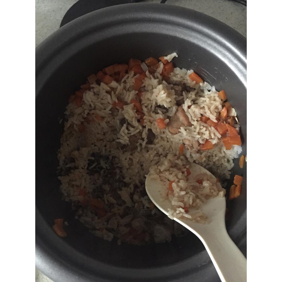 喷香排骨焖饭（爆好吃）